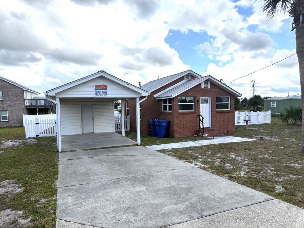 Forgotten Coast Property Management & Rentals, LLC-Cottage by the Sea-image-1