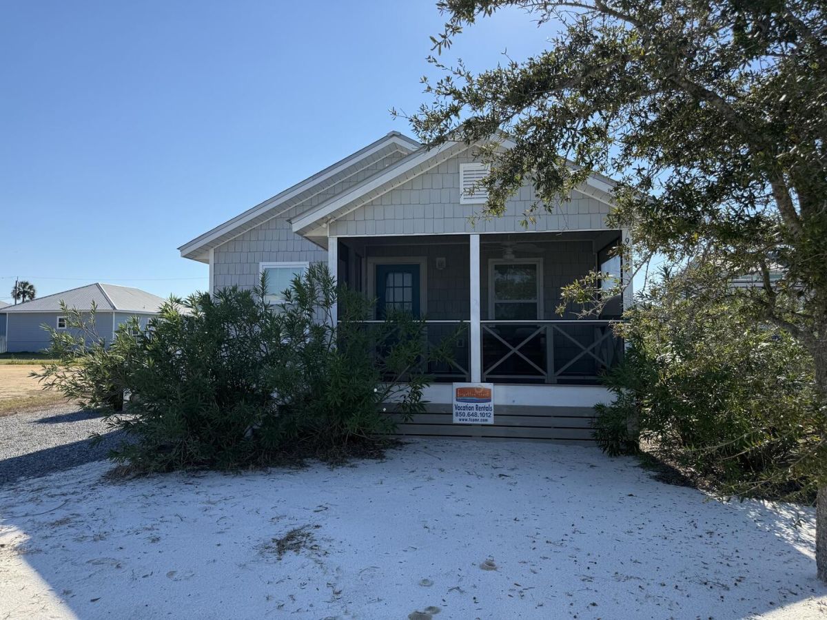 Forgotten Coast Property Management & Rentals, LLC-Starfish Cottage-image-1